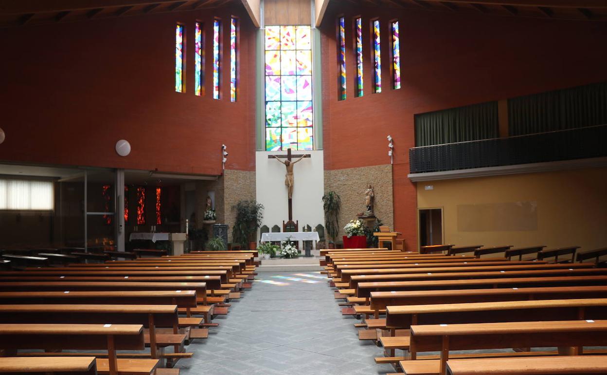 Imagen de una iglesia de León preparada para abrir a los fieles tras el estado de alarma. 