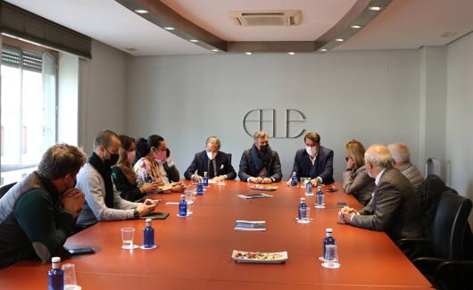 Reunion de la candidatura en la sede de Fele.