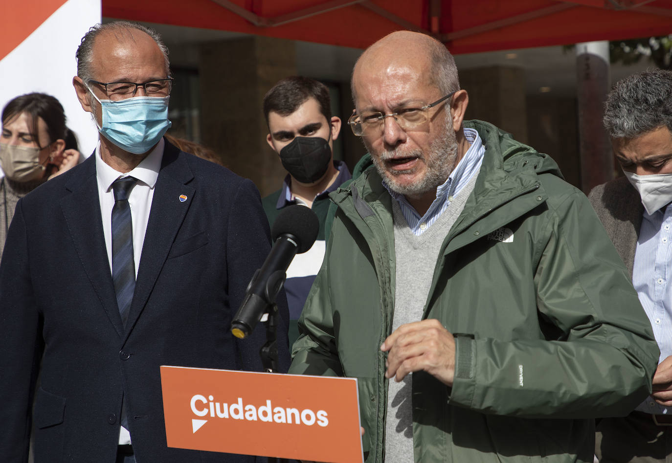 El candidato de Ciudadanos a la Presidencia de la Junta de Castilla y León, Francisco Igea, visita Salamanca junto a el cabeza de lista por la provincia de Salamanca, Luis Fuentes.