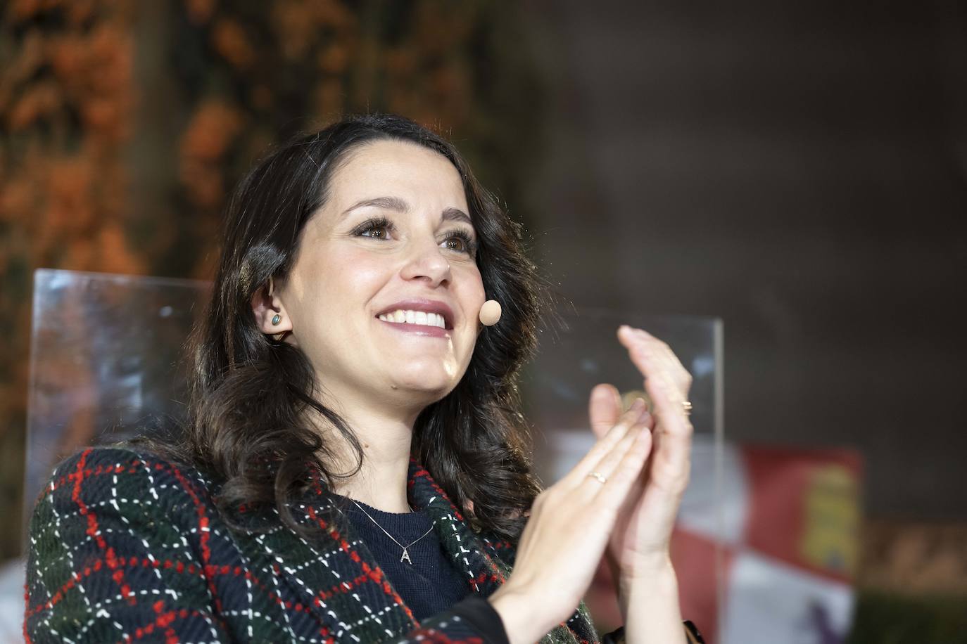 El candidato a la presidencia de la Junta de Castilla y León por Ciudadanos, Francisco Igea, y la presidenta de Ciudadanos, Inés Arrimadas, junto a Verónica Casado, en el acto de cierre de Campaña.