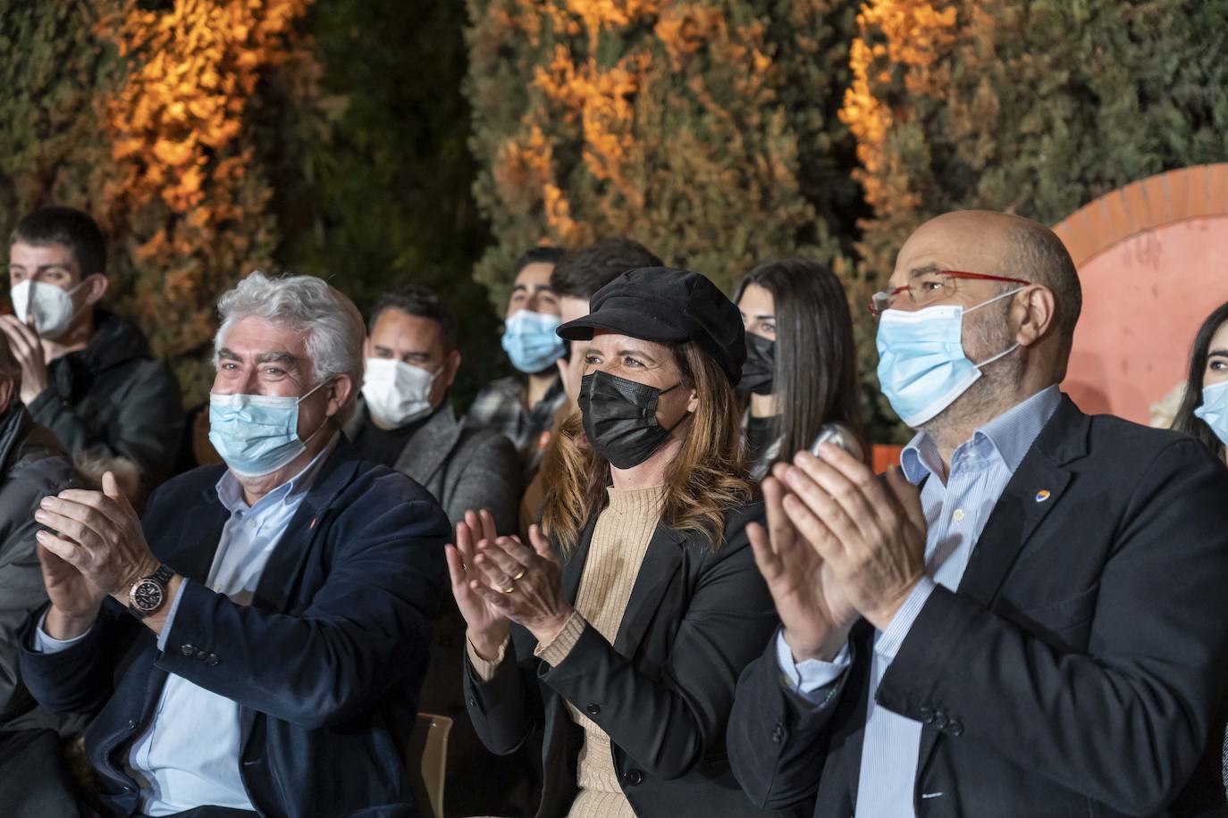 El candidato a la presidencia de la Junta de Castilla y León por Ciudadanos, Francisco Igea, y la presidenta de Ciudadanos, Inés Arrimadas, junto a Verónica Casado, en el acto de cierre de Campaña.