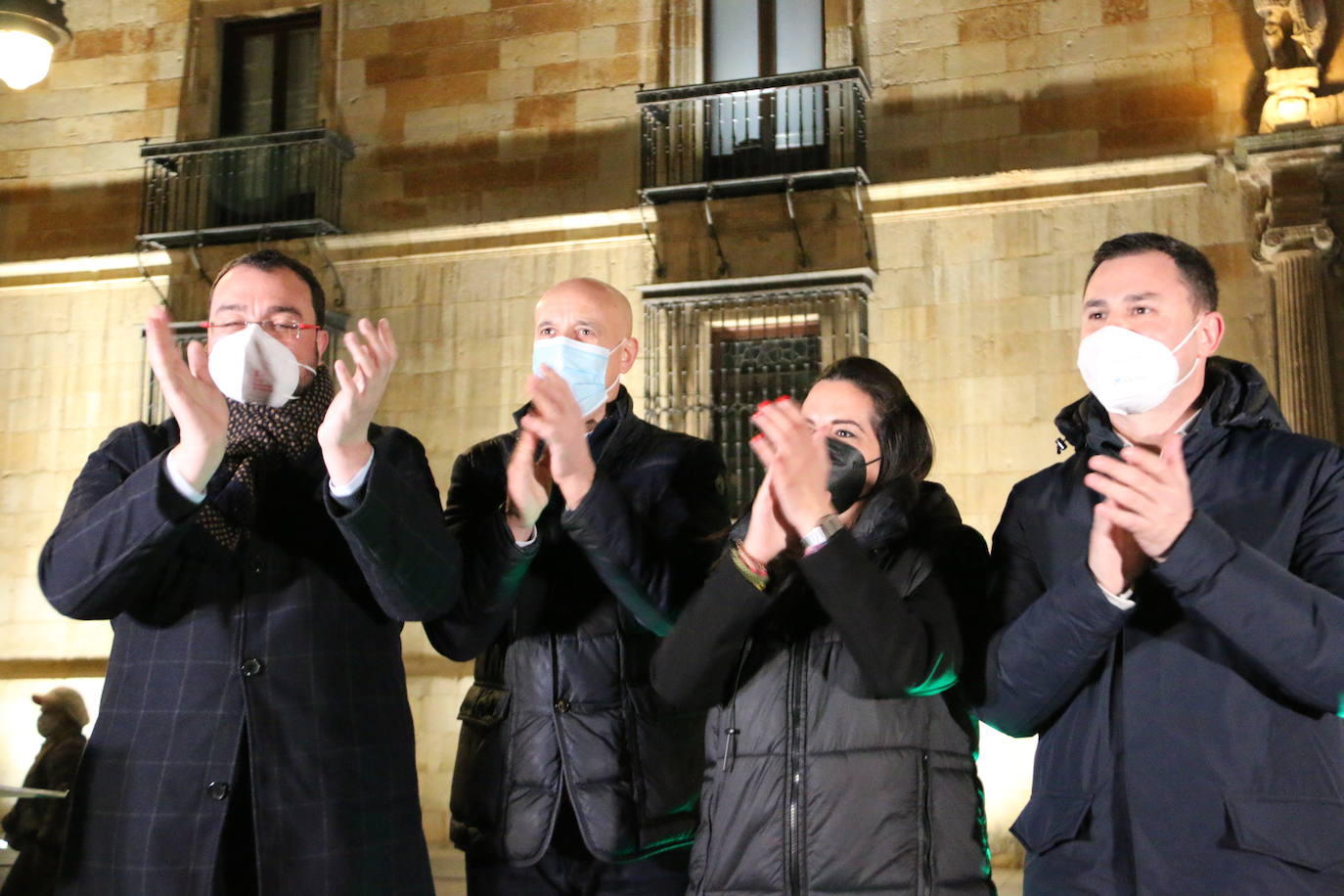 Nuria Rubio despide la campaña hacia el 13 de febrero frente a Botines arropada por Cendón, Bardón y Diez y pide el voto para acabar con «los 35 años de retroceso, corrupción y pérdida de oportunidades».