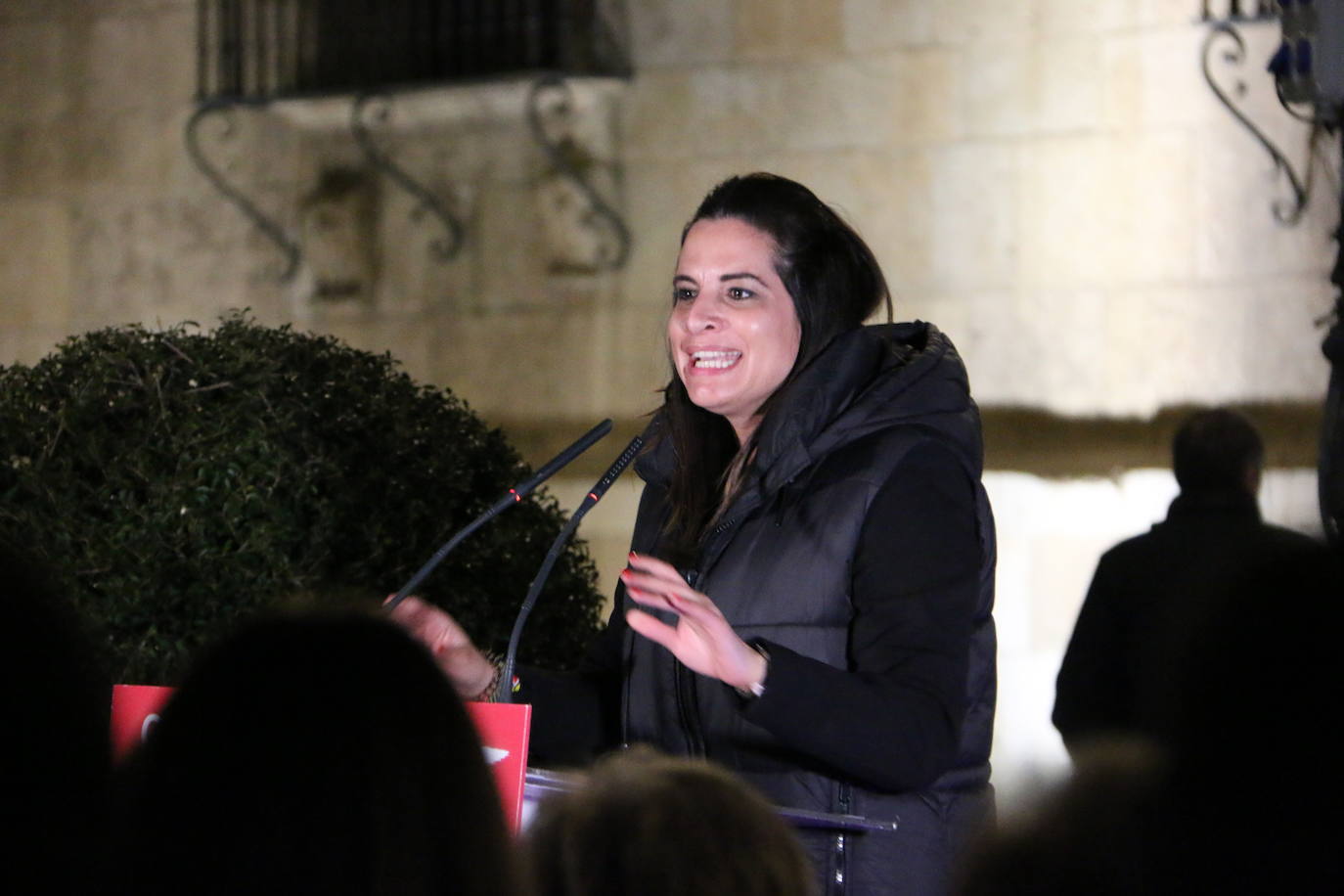 Nuria Rubio despide la campaña hacia el 13 de febrero frente a Botines arropada por Cendón, Bardón y Diez y pide el voto para acabar con «los 35 años de retroceso, corrupción y pérdida de oportunidades».