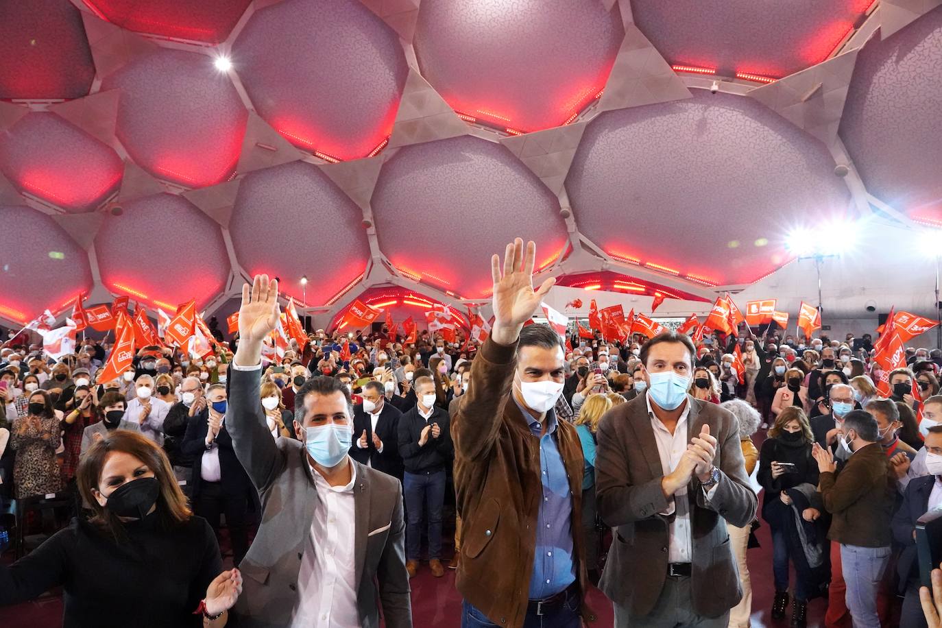 Cierre de campaña con la participación del secretario provincial del PSOE y alcalde de Valladolid, Óscar Puente; la cabeza de lista por la provincia, Patricia Gómez; el candidato a la Junta y el presidente del Gobierno y secretario general del PSOE, Pedro Sánchez.