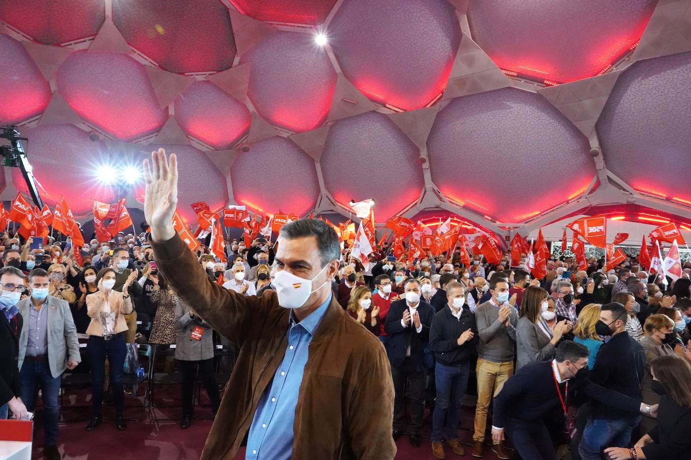 Cierre de campaña con la participación del secretario provincial del PSOE y alcalde de Valladolid, Óscar Puente; la cabeza de lista por la provincia, Patricia Gómez; el candidato a la Junta y el presidente del Gobierno y secretario general del PSOE, Pedro Sánchez.