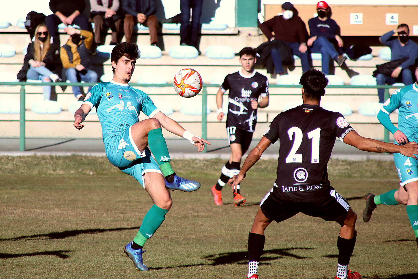 El Atlético Astorga mide sus fuerzas contra el Atlético Tordesillas.