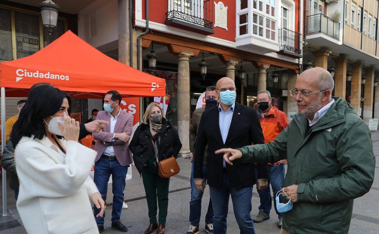 El candidato de Ciudadanos a la Presidencia de la Junta celebra un encuentro en Palencia en la última jornada de campaña.