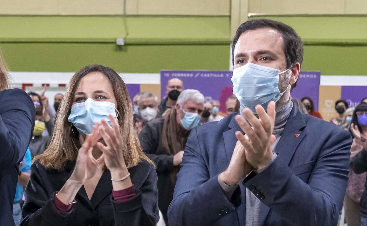 El ministro Garzón junto a Ione Belarra en el cierre de campaña de Unidas Podemos.