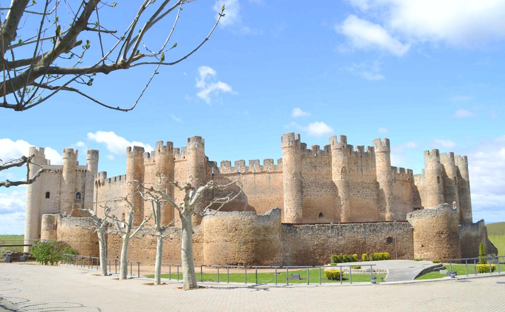 El castillo de Valencia de Don Juan luce una imagen renovada.