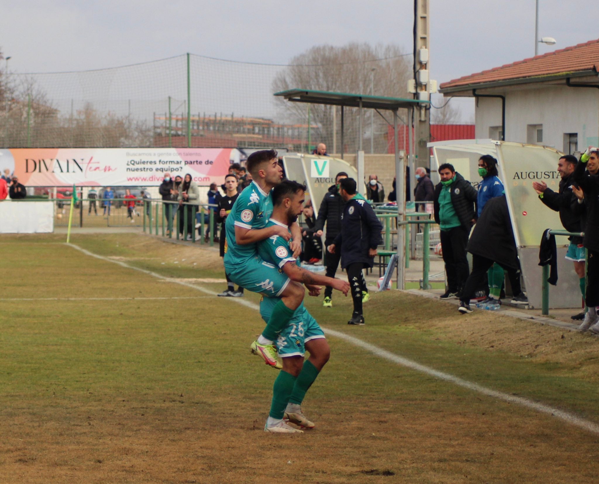 Javi Amor celebra uno de los tantos logrados en La Eragudina ante el Atlético Tordesillas.