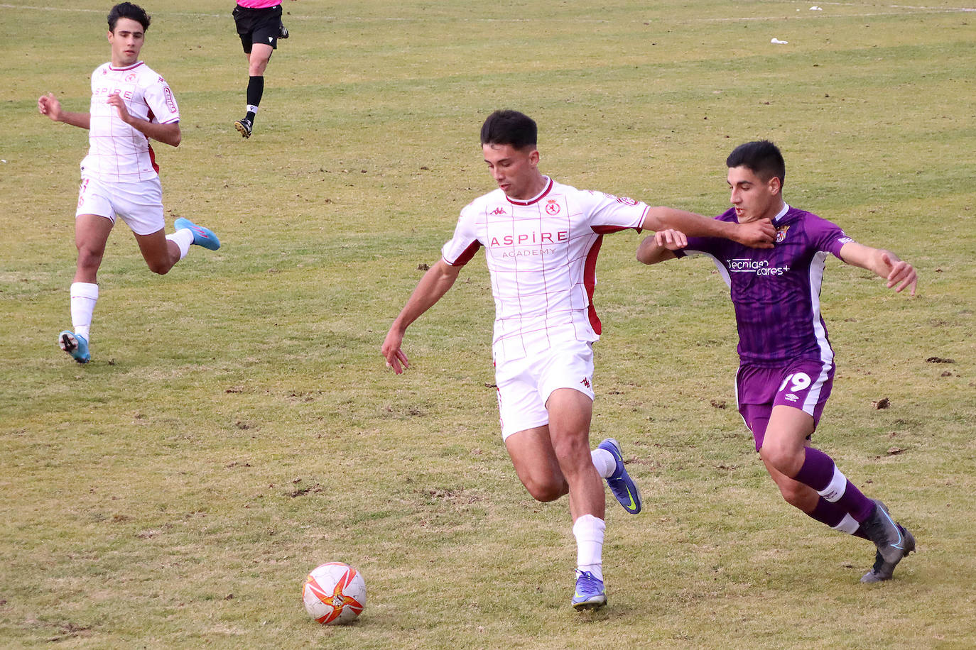 El objetivo del ascenso directo se complica para los de Isra Martínez tras sumar un empate ante el Palencia.