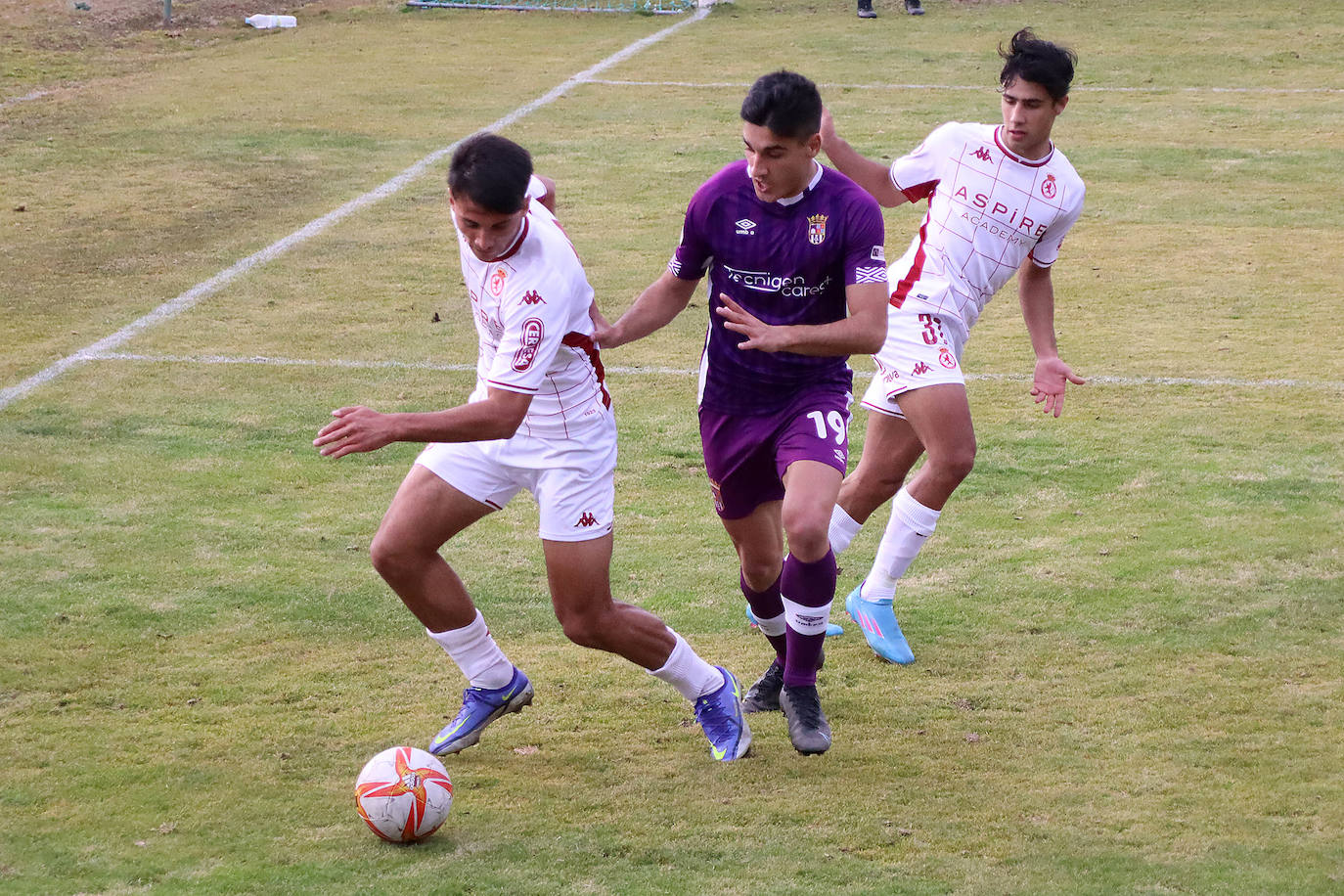 El objetivo del ascenso directo se complica para los de Isra Martínez tras sumar un empate ante el Palencia.