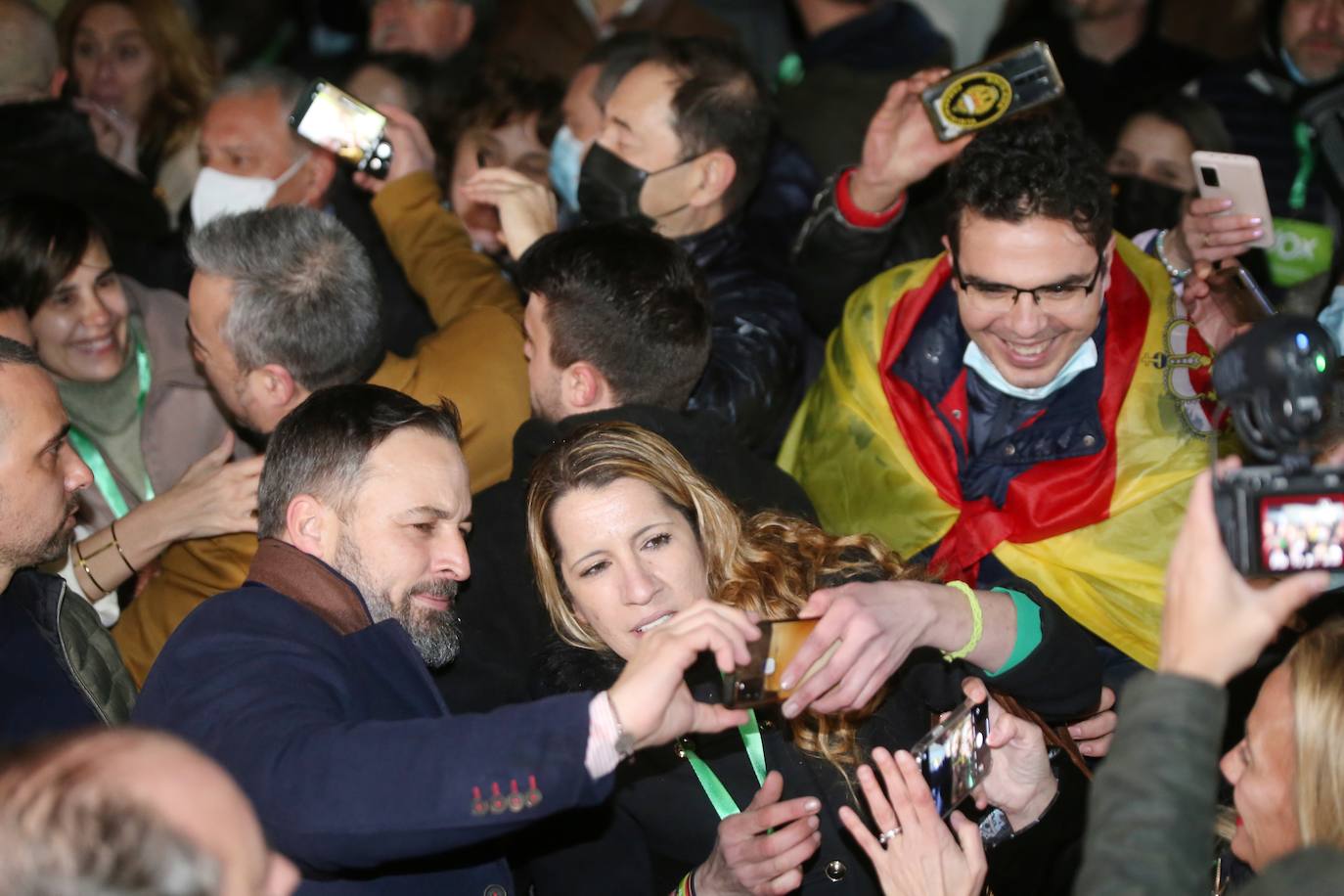 El cabeza de lista de Vox a las Cortes de Castilla y León por Valladolid, Juan García Gallardo, y el presidente de Vox, Santiago Abascal, ya conocerse el resultado de las elecciones a las Cortes de Castilla y León. 