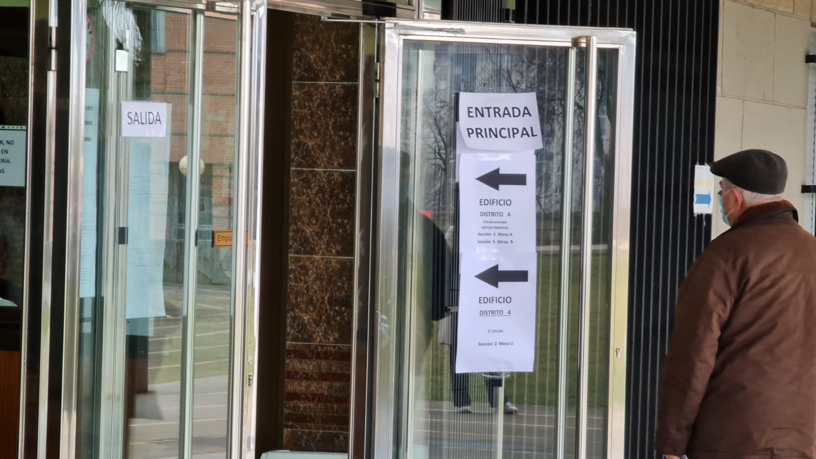 Los colegios abren sus puertas para que los ciudadanos ejerzan su derecho al voto durante todo el día.