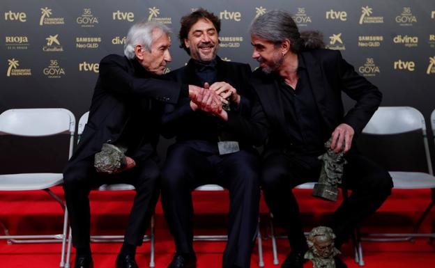José Sacristán junto a Javier Barden y Fernando León de Aranoa.