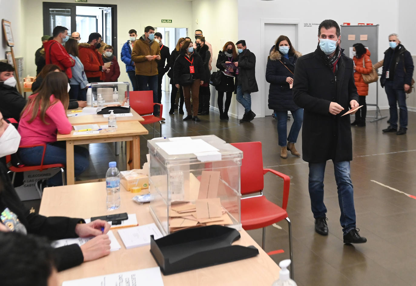 El candidato socialista hizo un llamamiento a una «participación masiva» de los ciudadanos castellanos y leoneses.