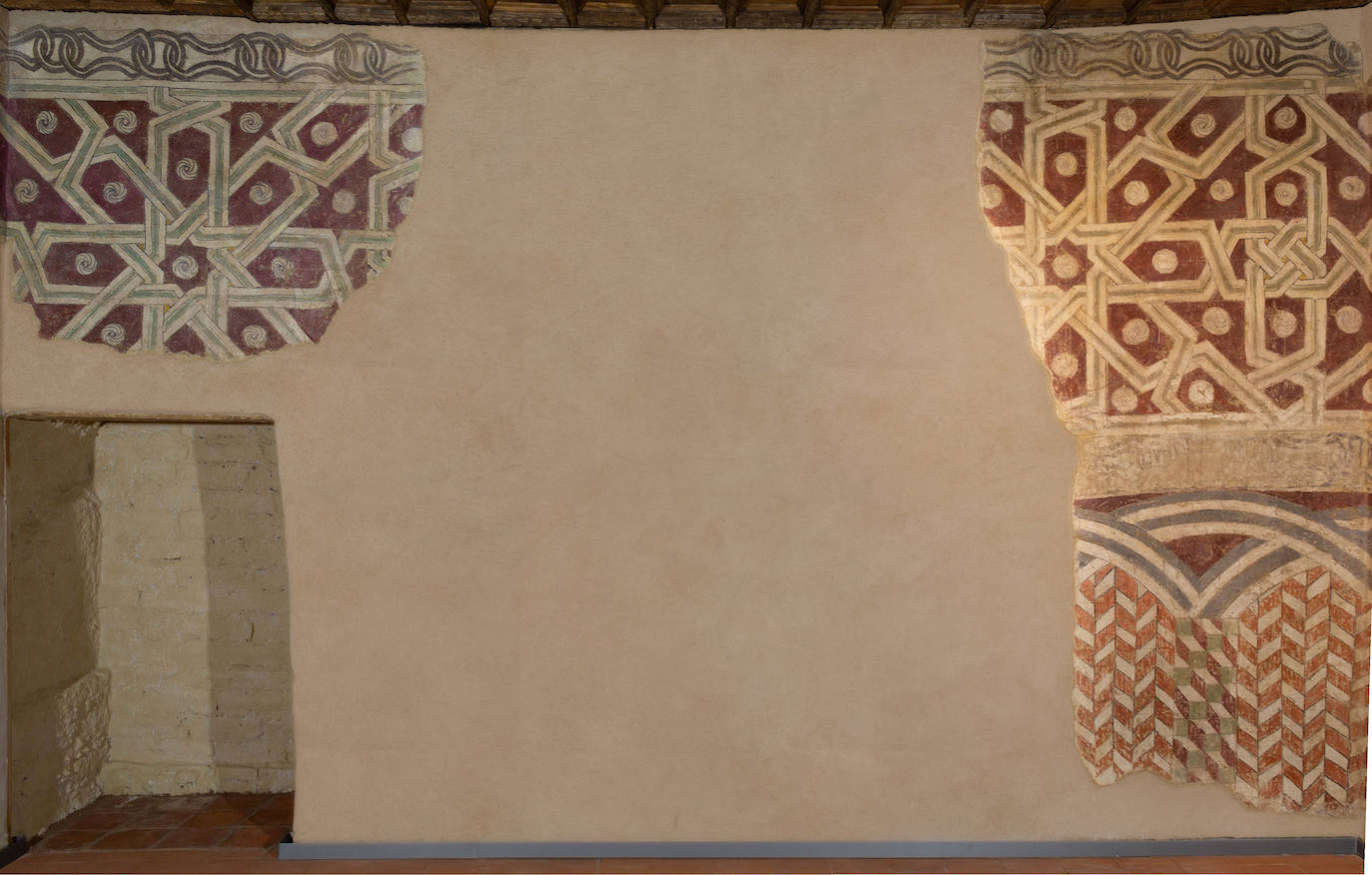 Restauradas las pinturas murales de la Sala Moruna del monasterio de Santa María de Carrizo tras un desembolso de 100.000 euros.