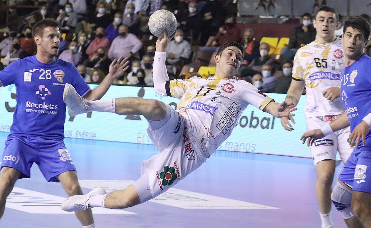 Jaime Fernández, en un partido con el Abanca Ademar esta temporada.