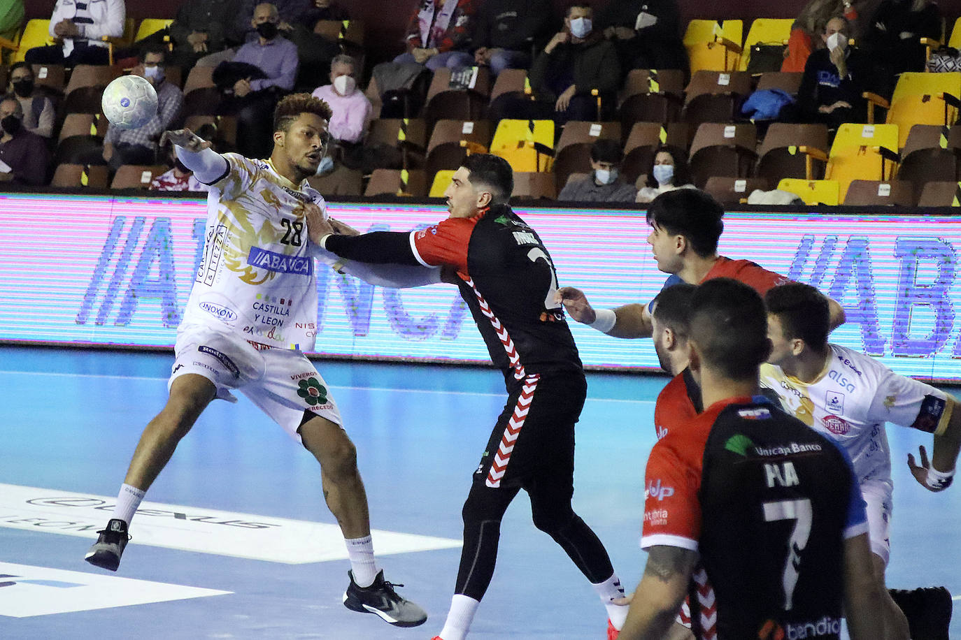 Imagen de Leandro Semedo en el duelo ante el Unicaja Sinfín.´