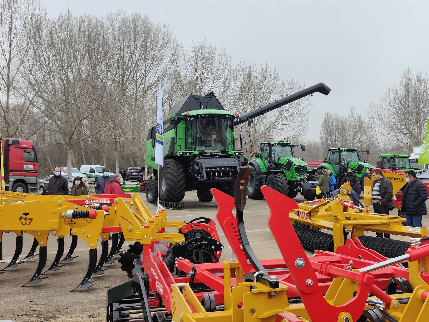 Valencia de Don Juan inaugura su tradicional Feria de Febrero. En su edición 101, este evento cuenta con más de 130 expositores divididos en dos espacios, uno en el tradicional complejo La Isla en el que se ubica la maquinaria agrícola y servicios relacionados con el sector primario y la exposición de vehículos y, el segundo, la Plaza Mayor que acoge un gran carpa para albergar stands de alimentación así como de multiservicios. 