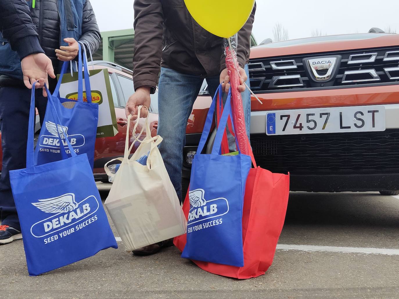 Valencia de Don Juan inaugura su tradicional Feria de Febrero. En su edición 101, este evento cuenta con más de 130 expositores divididos en dos espacios, uno en el tradicional complejo La Isla en el que se ubica la maquinaria agrícola y servicios relacionados con el sector primario y la exposición de vehículos y, el segundo, la Plaza Mayor que acoge un gran carpa para albergar stands de alimentación así como de multiservicios. 