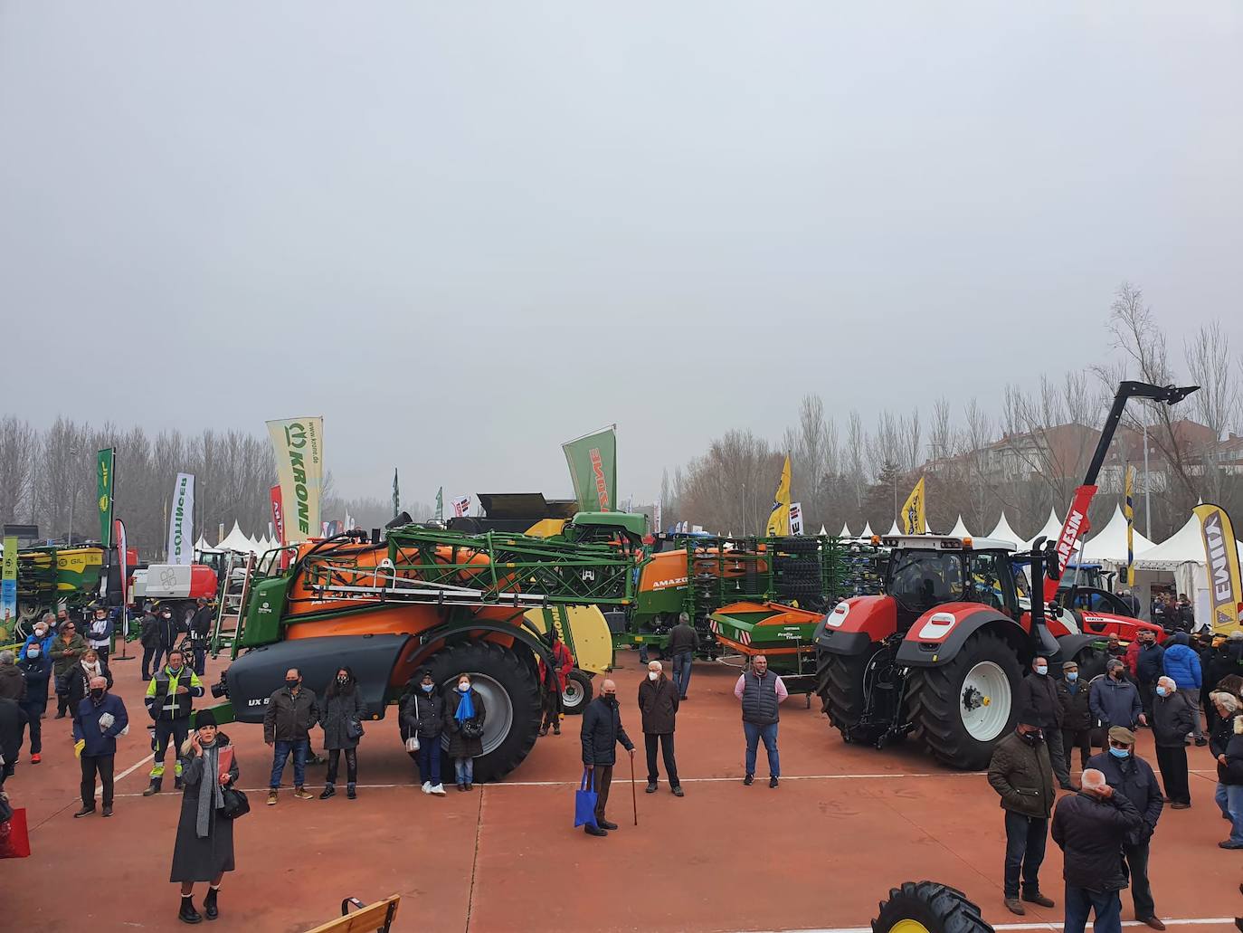 Valencia de Don Juan inaugura su tradicional Feria de Febrero. En su edición 101, este evento cuenta con más de 130 expositores divididos en dos espacios, uno en el tradicional complejo La Isla en el que se ubica la maquinaria agrícola y servicios relacionados con el sector primario y la exposición de vehículos y, el segundo, la Plaza Mayor que acoge un gran carpa para albergar stands de alimentación así como de multiservicios. 