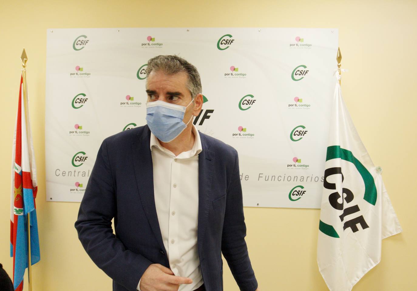 El presidente de Csif Castilla y León, Benjamín Castro, durante la jornada de trabajo en Ponferrada con los delegados de la comarca del Bierzo para valorar los resultados de las elecciones autonómicas y la situación de los empleados y los servicios públicos.