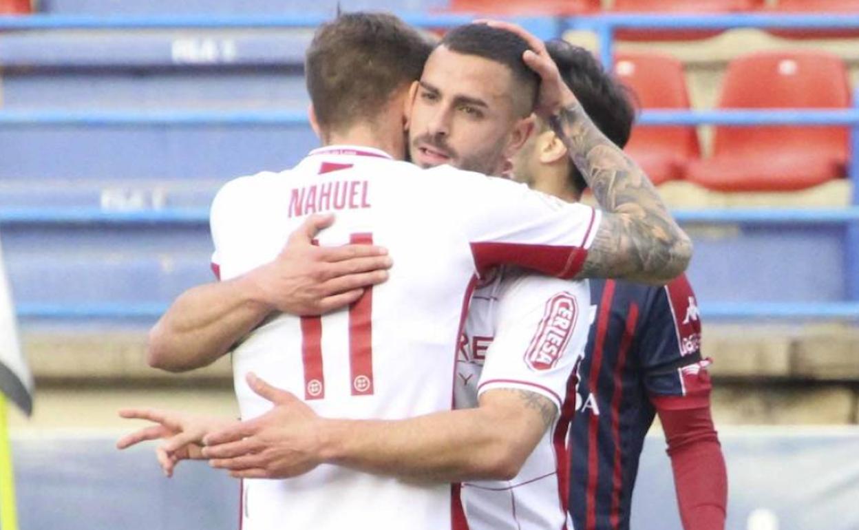 Ander Vitoria celebra el primero de sus goles.