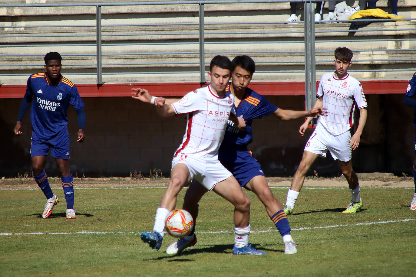 La Cultural supera (2-1) al conjunto blanco y se acerca a la tercera posición en la División de Honor Juvenil.