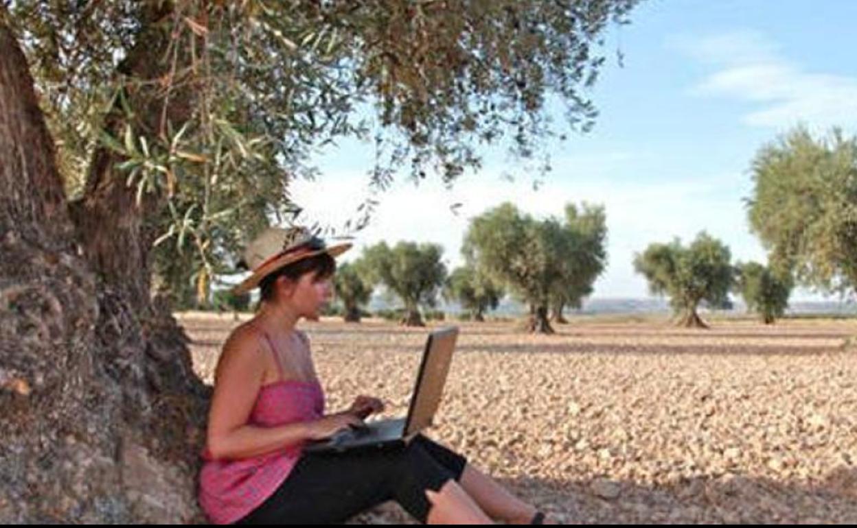 Telefónica apoya el emprendimiento y a la mujer rural a través de un reto solidario que ha llegado a 14 pueblos de León