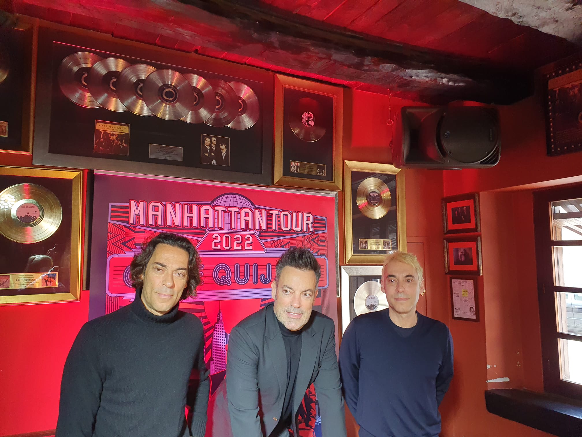 El grupo leonés Café Quijano, presenta su nuevo disco 'Manhattan'. En la imagen, Óscar, Manuel y Raúl durante la presentación.