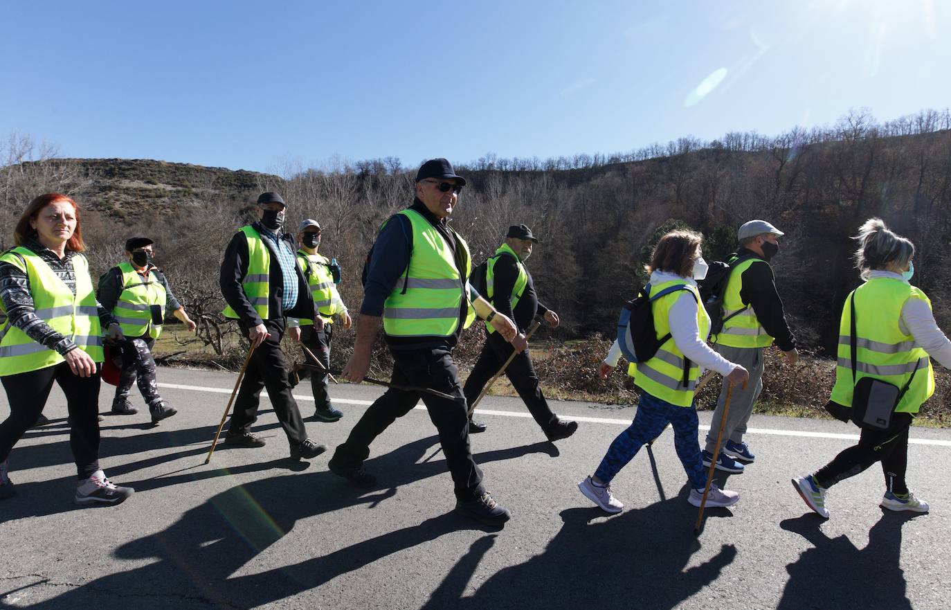 Segunda etapa de la marcha a pie entre Villablino y Ponferrada en defensa de la sanidad pública de Laciana y del Bierzo, que transcurre entre las localidades de Palacios del Sil y Páramo del Sil.