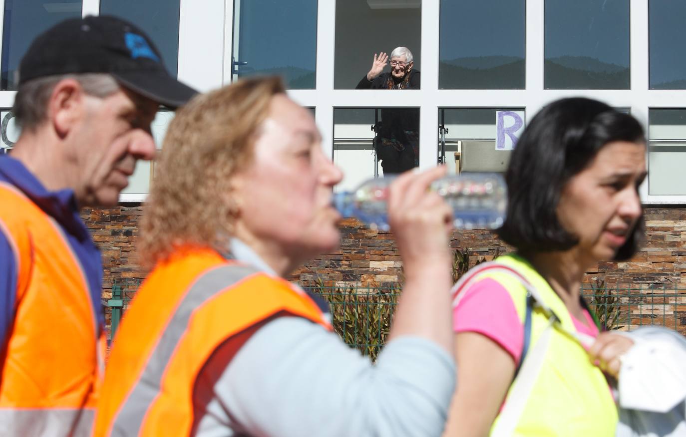 Segunda etapa de la marcha a pie entre Villablino y Ponferrada en defensa de la sanidad pública de Laciana y del Bierzo, que transcurre entre las localidades de Palacios del Sil y Páramo del Sil.