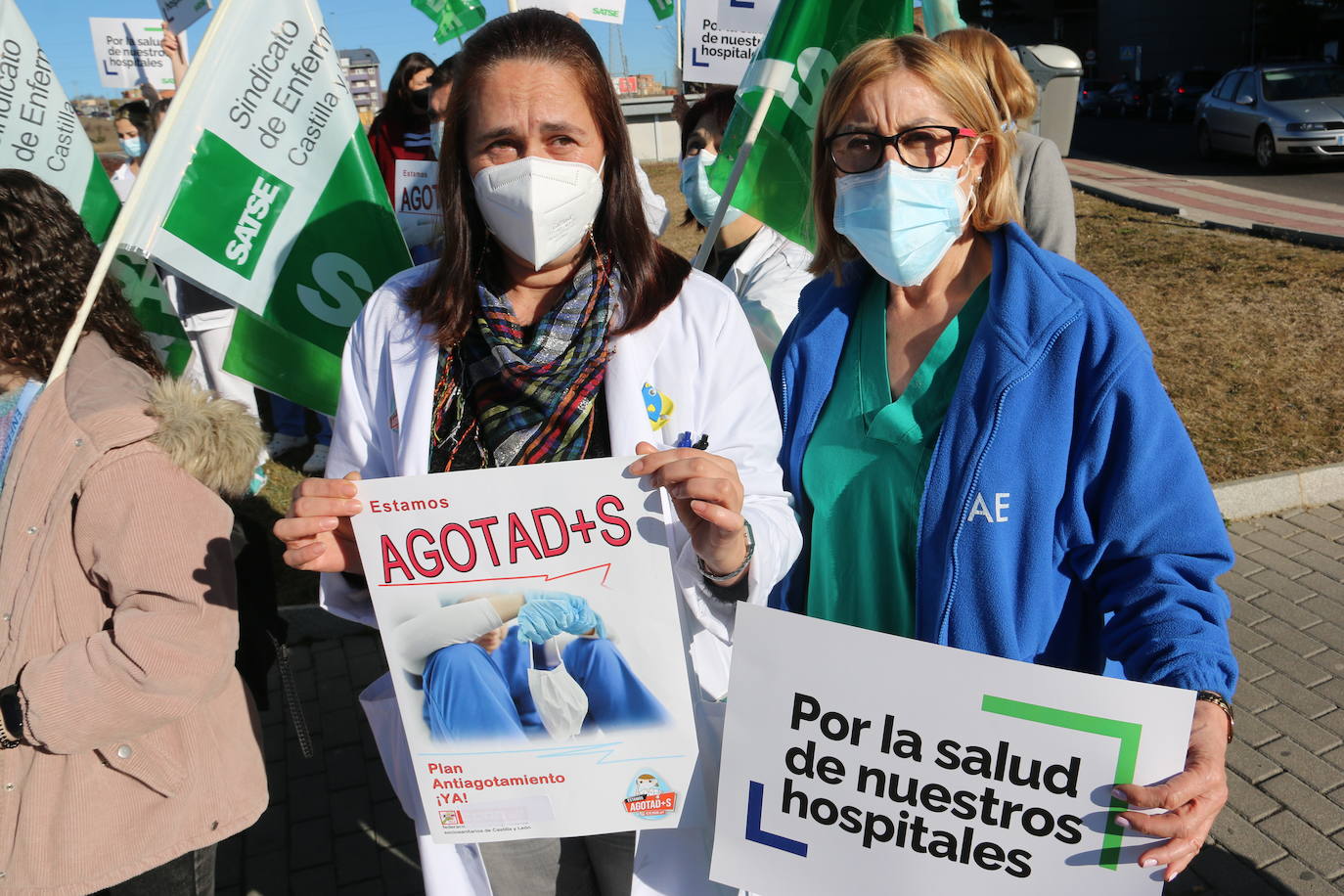 Cerca de 30 profesionales del sector claman contra el exceso de ratios .