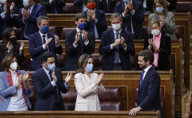 Casado logra despedirse con un aplauso