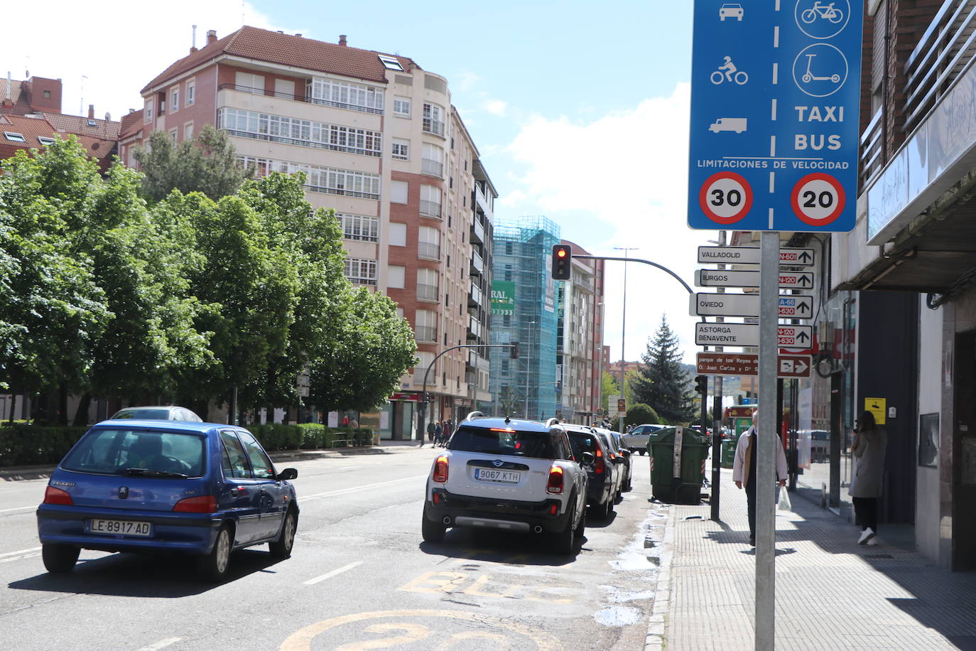 Imagen de la Avenida Miguel Castaño, una de las principales vías de la ciudad de León.