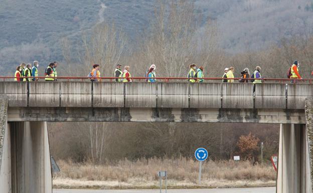 La Junta responde a la Marcha Blanca que trabaja con «todas las capacidades» ante la «carencia» de sanitarios