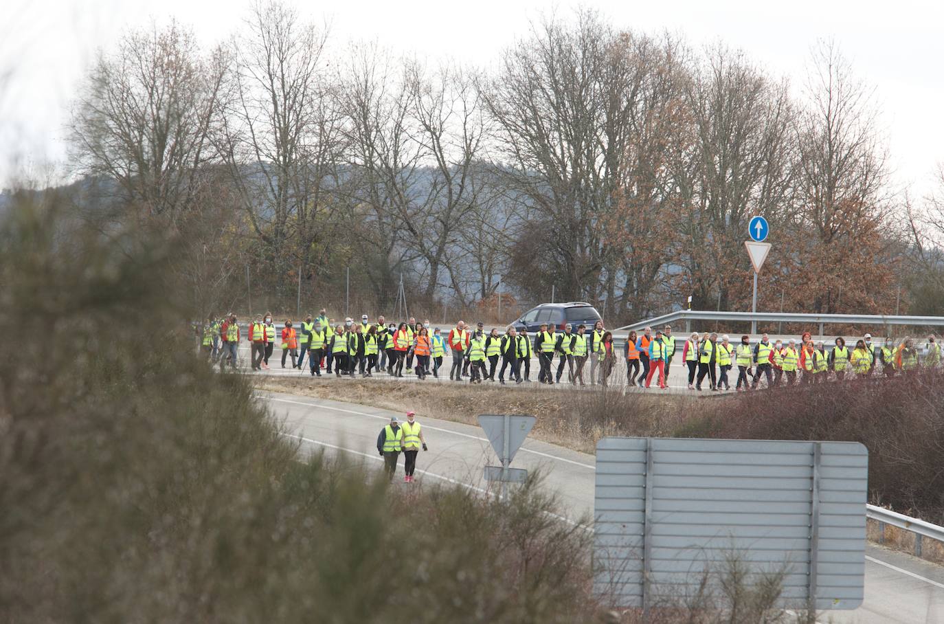 Cuarta etapa de la marcha a pie entre Villablino y Ponferrada en defensa de la sanidad pública de Laciana y del Bierzo, entte las localidades de Toreno y Cubillos del Sil.