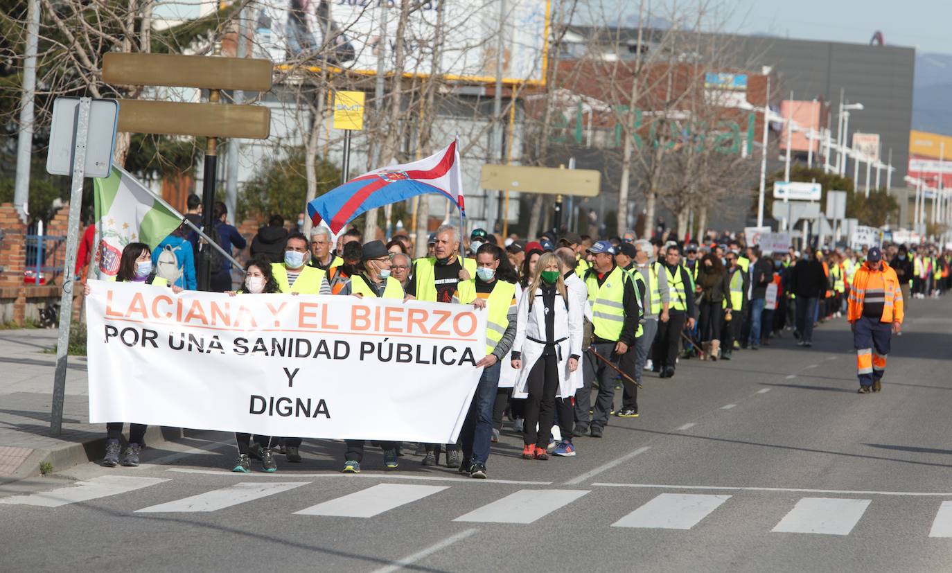 La marcha blanca avanza en su camino a Ponferrada. Los componentes de la misma remarcan la urgente necesidad de contar con medios sanitarios necesarios para atender la zona