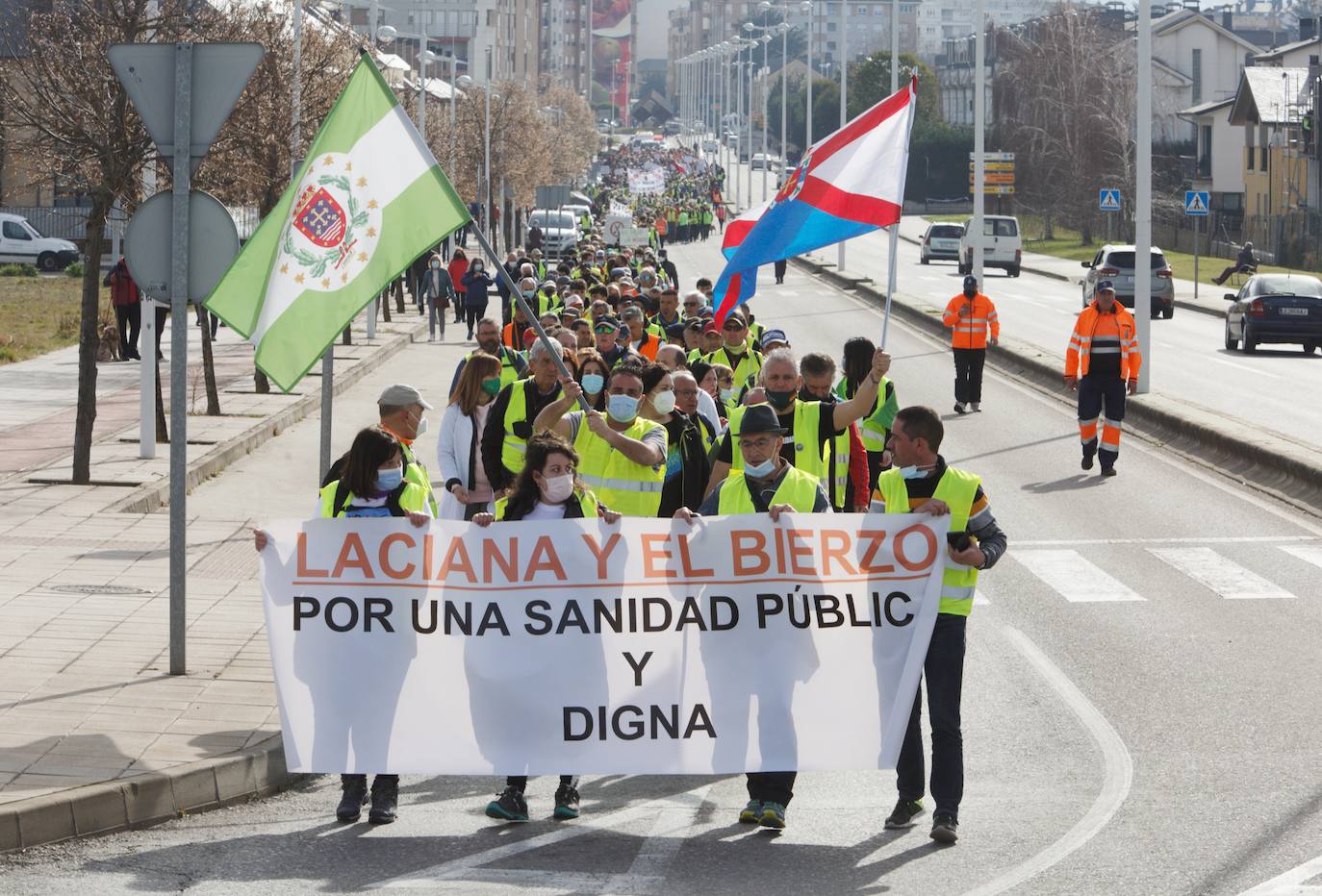 La marcha blanca avanza en su camino a Ponferrada. Los componentes de la misma remarcan la urgente necesidad de contar con medios sanitarios necesarios para atender la zona