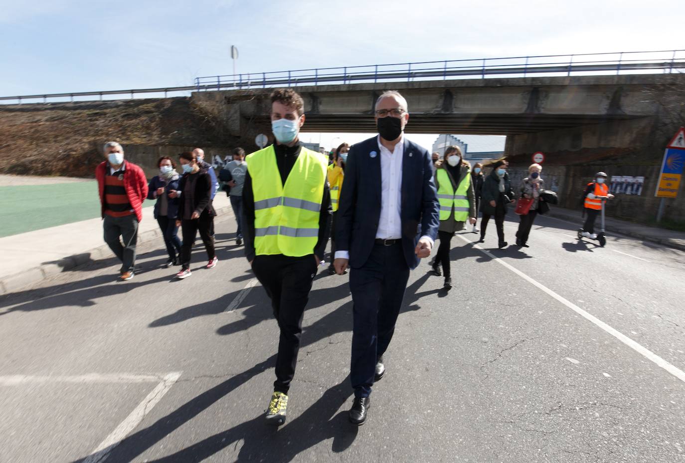 La marcha blanca avanza en su camino a Ponferrada. Los componentes de la misma remarcan la urgente necesidad de contar con medios sanitarios necesarios para atender la zona