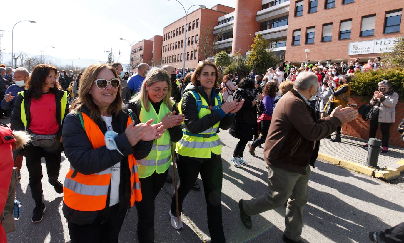 La marcha blanca avanza en su camino a Ponferrada. Los componentes de la misma remarcan la urgente necesidad de contar con medios sanitarios necesarios para atender la zona