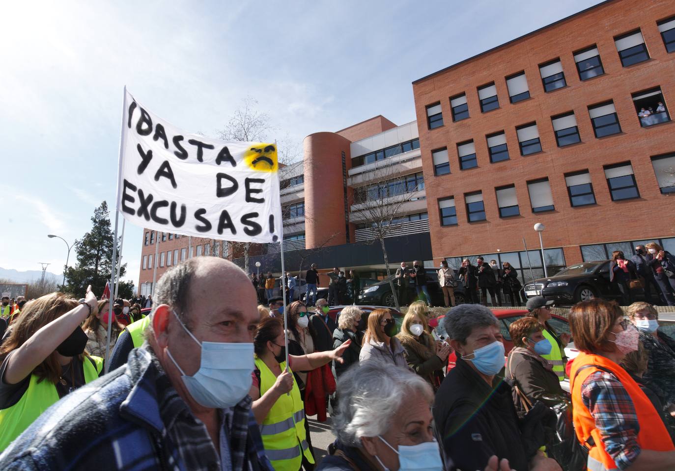 La marcha blanca avanza en su camino a Ponferrada. Los componentes de la misma remarcan la urgente necesidad de contar con medios sanitarios necesarios para atender la zona