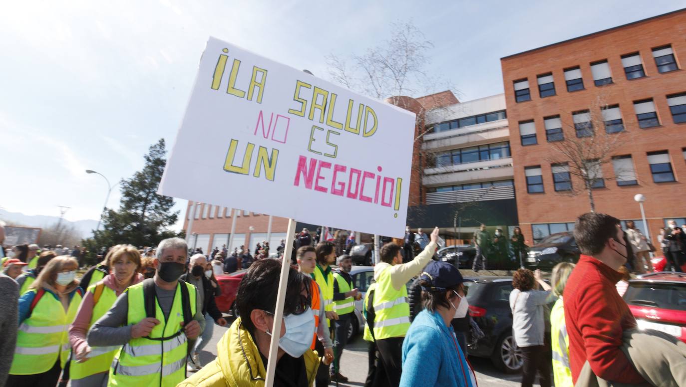 La marcha blanca avanza en su camino a Ponferrada. Los componentes de la misma remarcan la urgente necesidad de contar con medios sanitarios necesarios para atender la zona