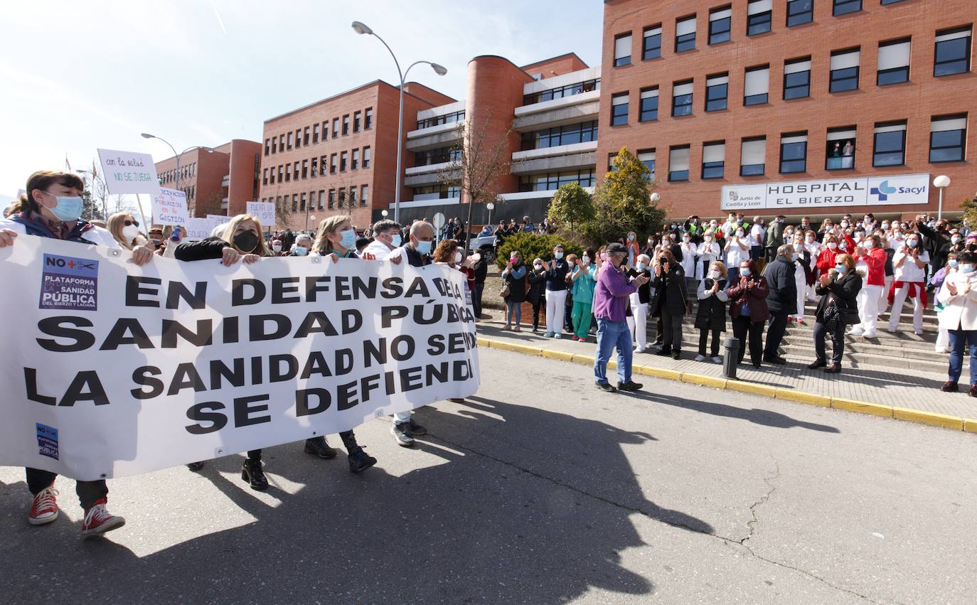 La marcha blanca avanza en su camino a Ponferrada. Los componentes de la misma remarcan la urgente necesidad de contar con medios sanitarios necesarios para atender la zona