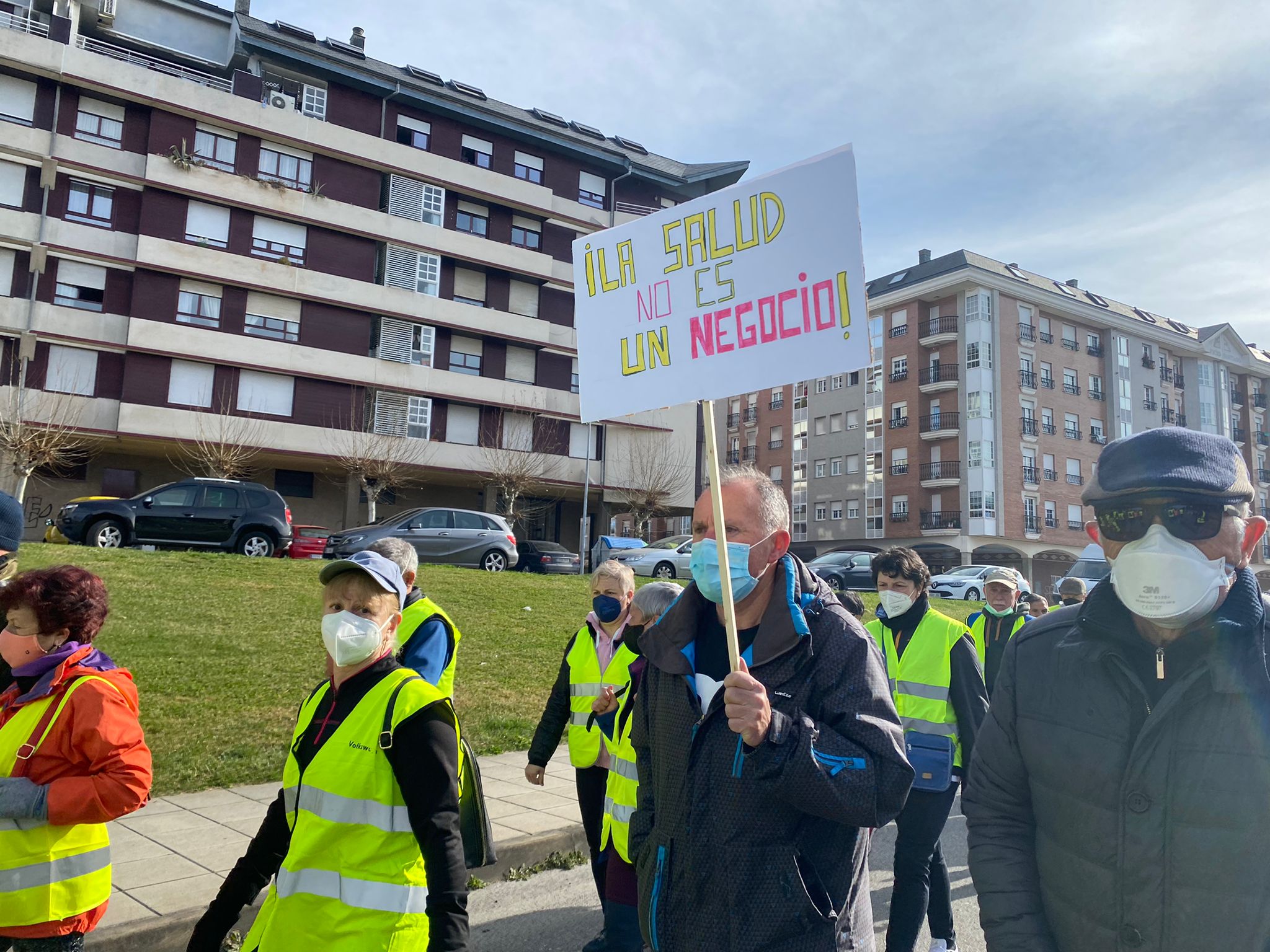 La marcha blanca avanza en su camino a Ponferrada. Los componentes de la misma remarcan la urgente necesidad de contar con medios sanitarios necesarios para atender la zona