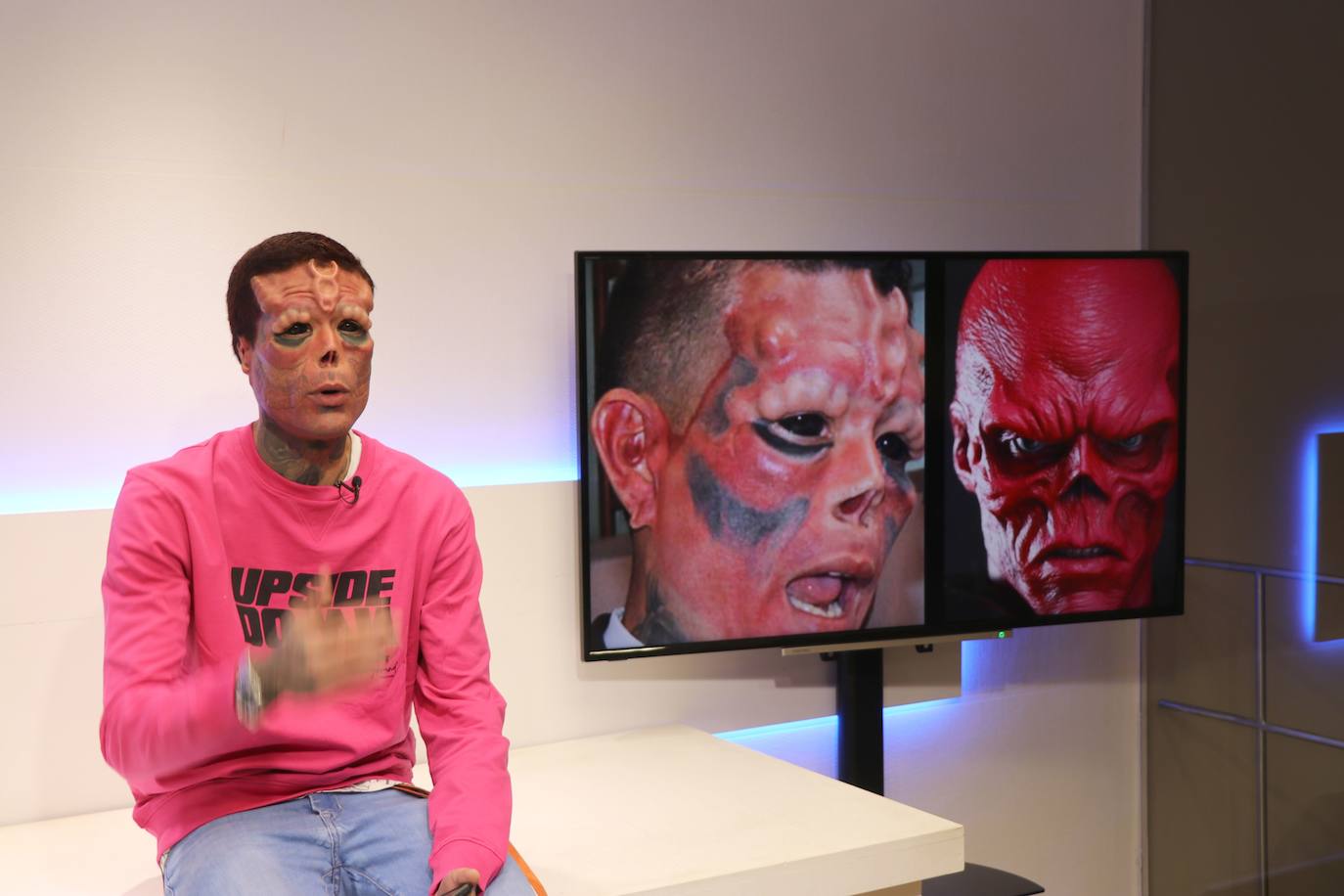 The Real Red Skull durante la entrevista en el plató de leonoticias. 
