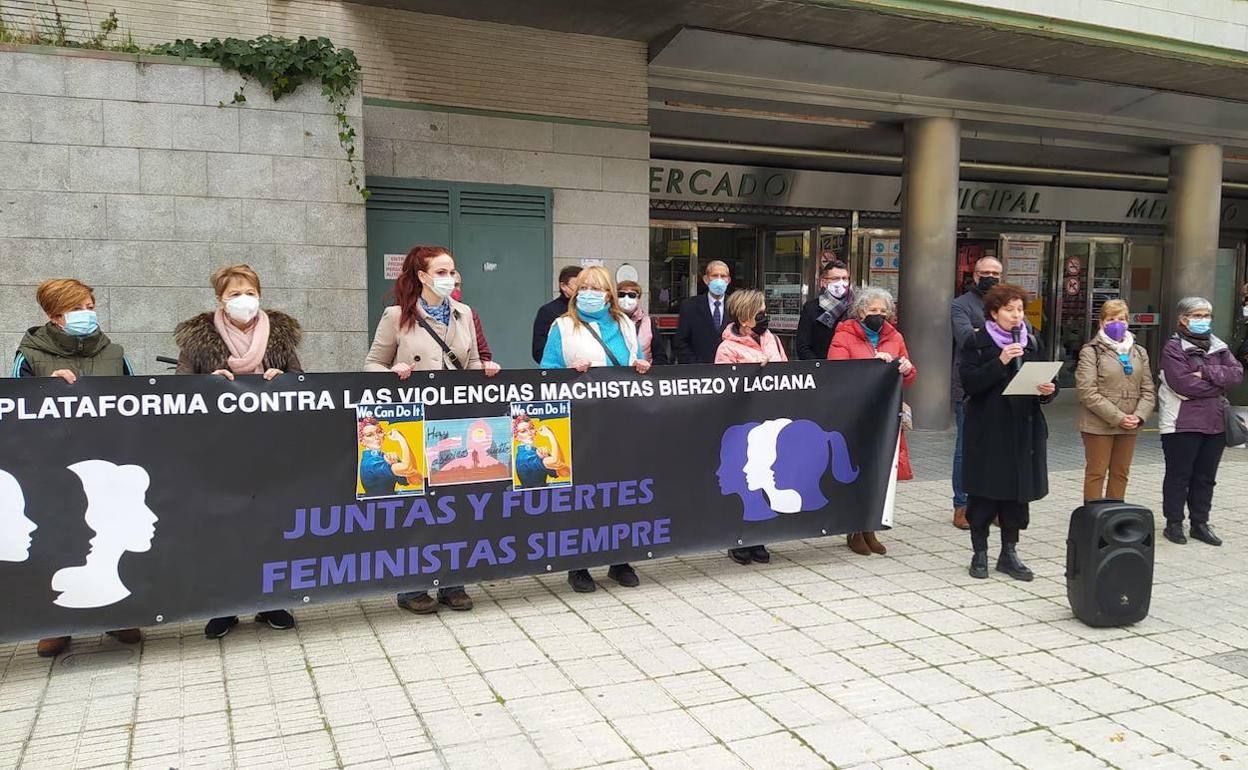 Concentración en repulsa a la violencia de género y a las últimas muertes que se han producido en España por esta lacra social.
