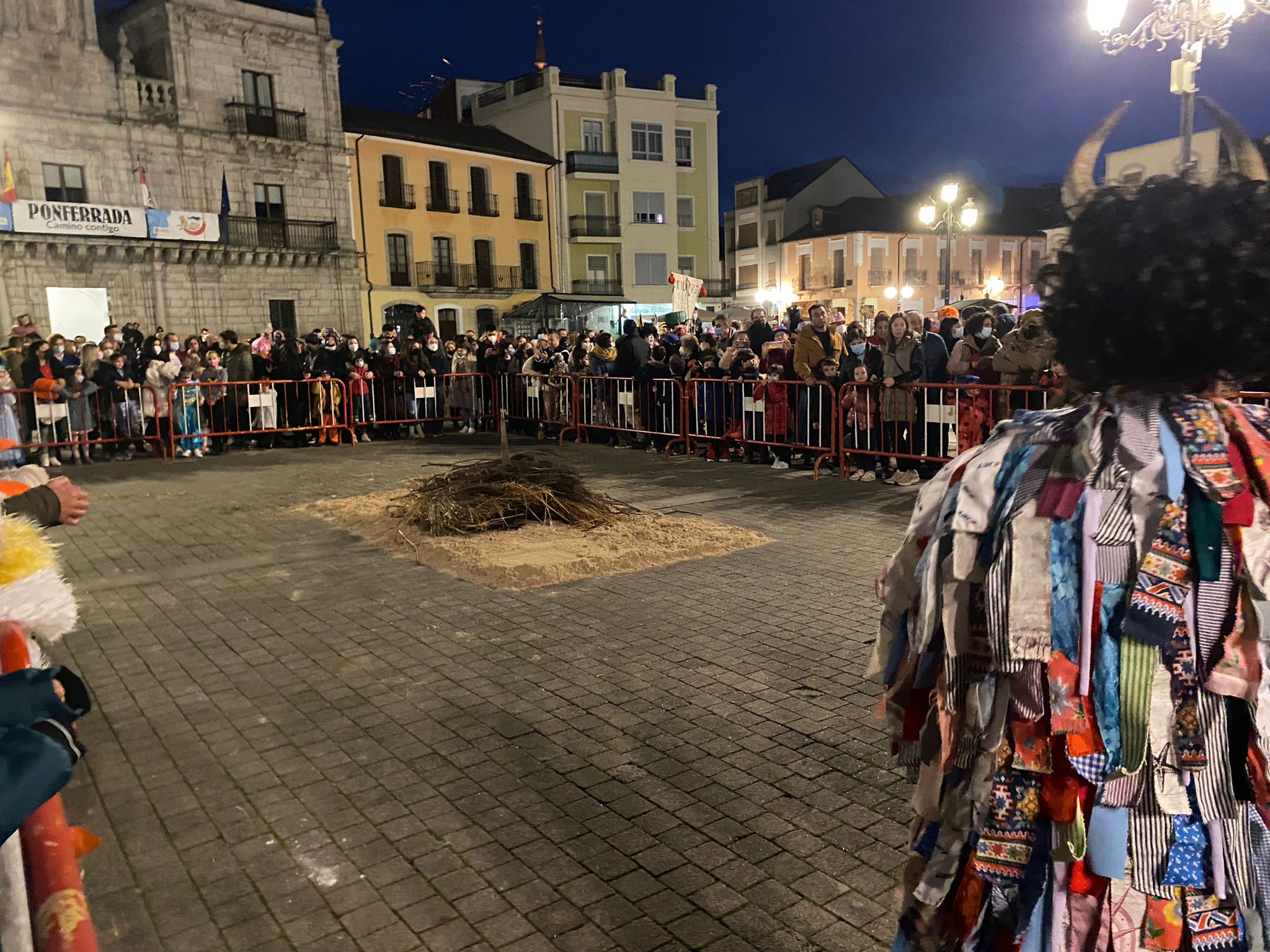 Fotos: Ponferrada se acerca al fuego del entroido