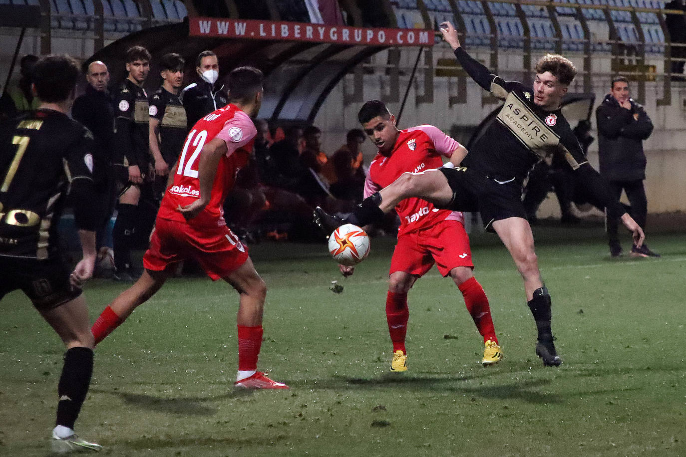 El conjunto leonés logró imponerse al equipo navarro con goles de Buenacasa, Vitoria y Solís